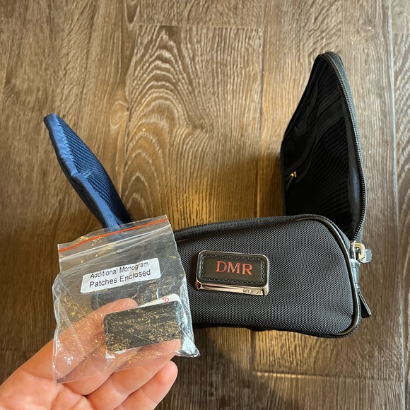 Tumi large hanging travel kit - Picture 6 of 7